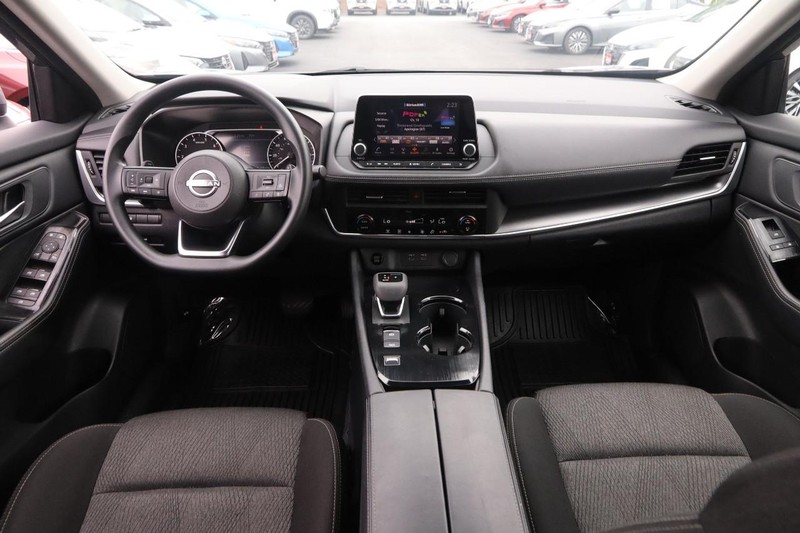 Nissan Rogue Vehicle Image 19