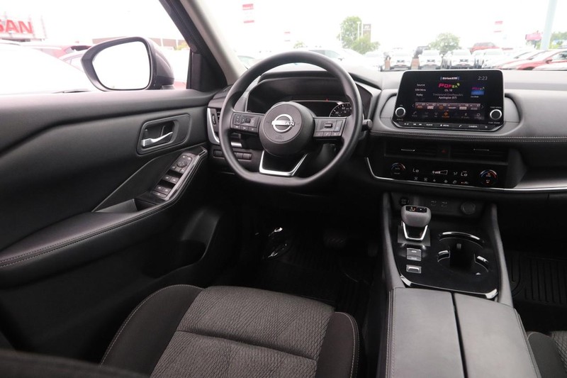 Nissan Rogue Vehicle Image 20