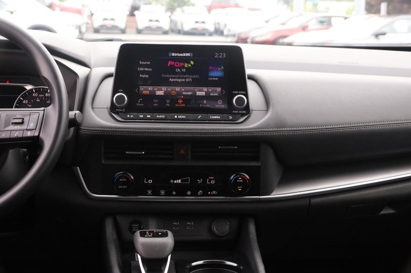 Nissan Rogue Vehicle Image 22