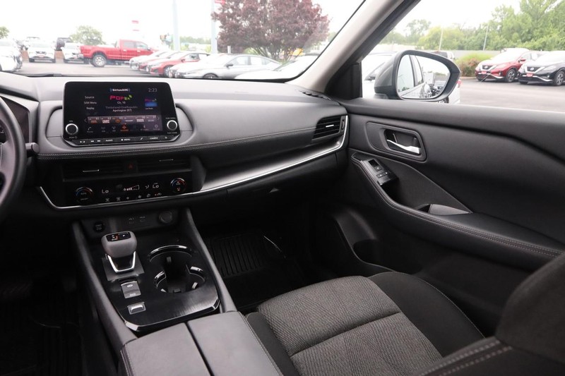 Nissan Rogue Vehicle Image 23