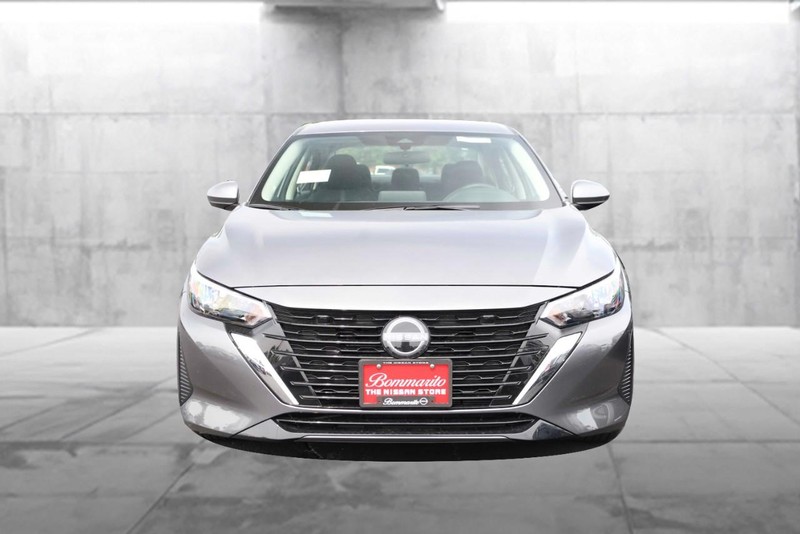 Nissan Sentra Vehicle Image 04