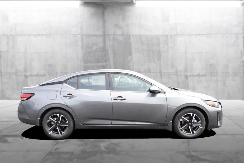 Nissan Sentra Vehicle Image 05
