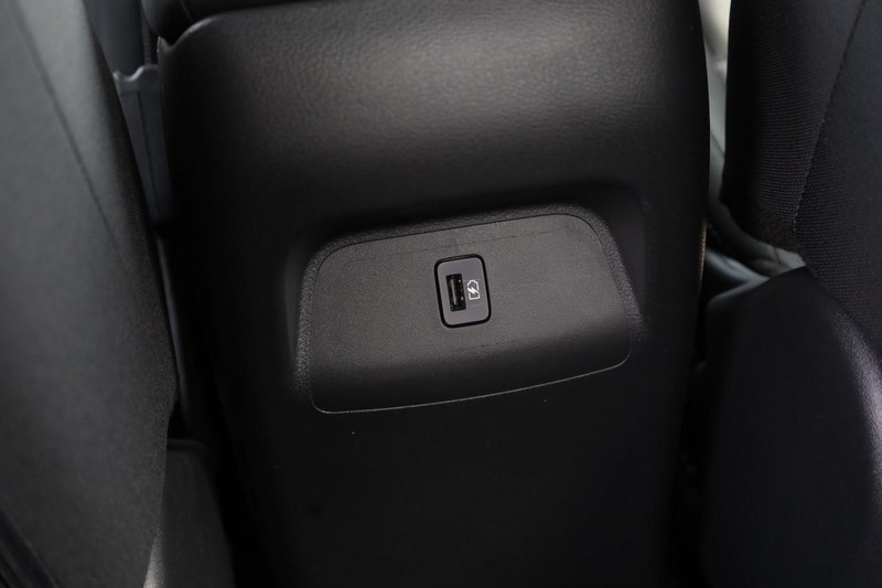 Nissan Sentra Vehicle Image 09
