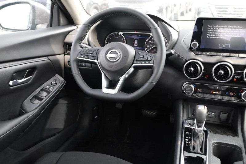 Nissan Sentra Vehicle Image 11