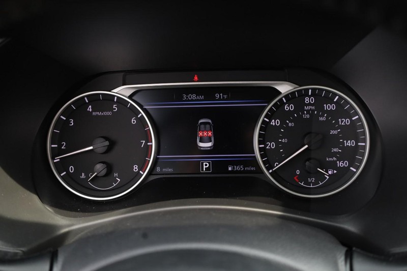 Nissan Sentra Vehicle Image 14