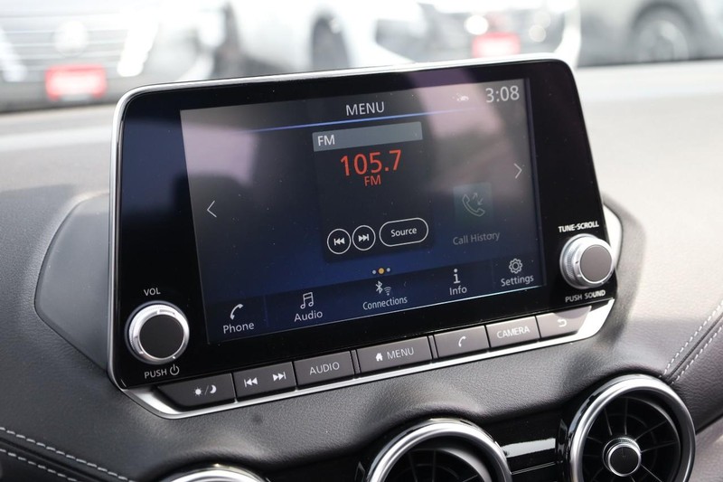 Nissan Sentra Vehicle Image 15