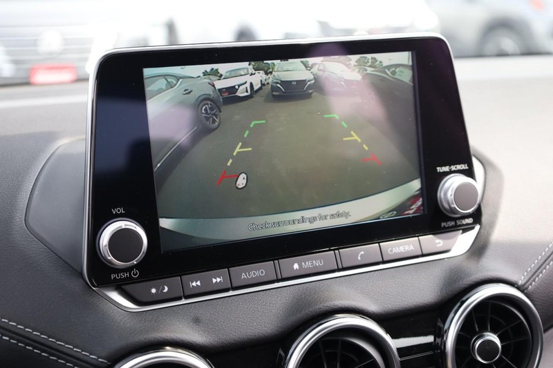 Nissan Sentra Vehicle Image 16