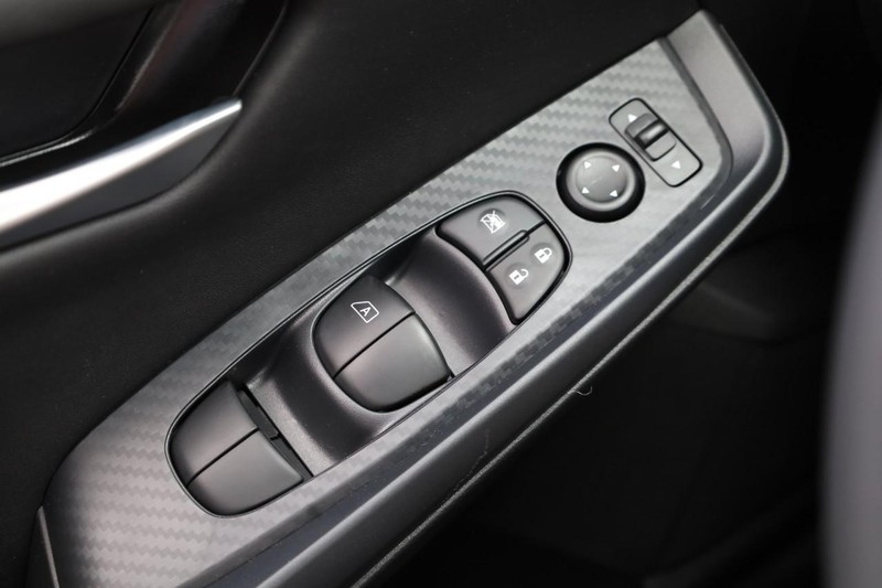 Nissan Sentra Vehicle Image 22