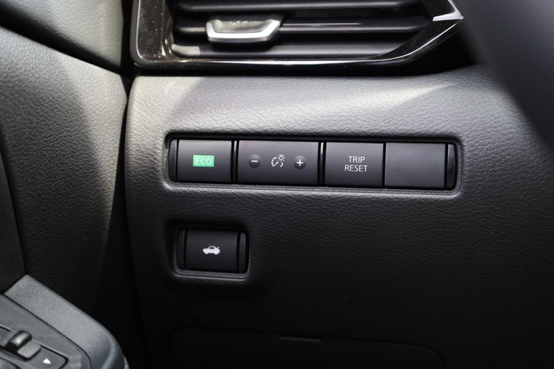 Nissan Sentra Vehicle Image 23