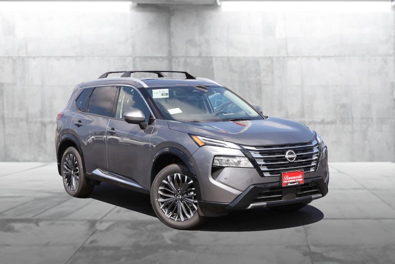 Nissan Rogue Vehicle Image 02