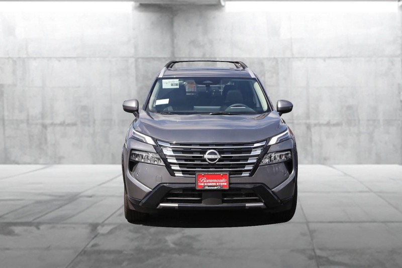 Nissan Rogue Vehicle Image 04