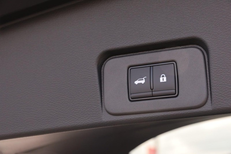 Nissan Rogue Vehicle Image 08
