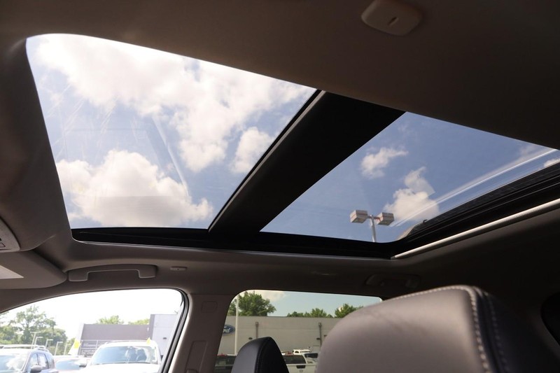 Nissan Rogue Vehicle Image 09