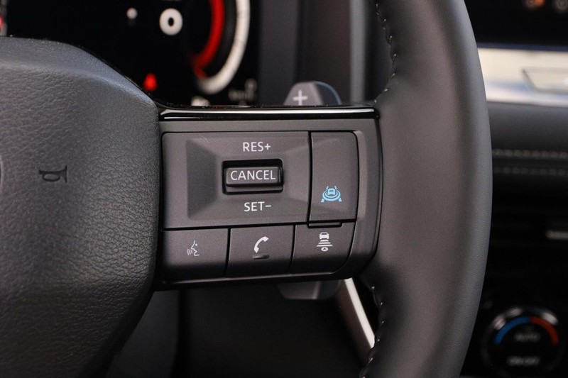 Nissan Rogue Vehicle Image 14