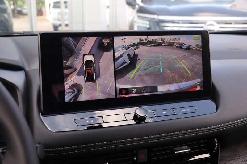 Nissan Rogue Vehicle Image 17