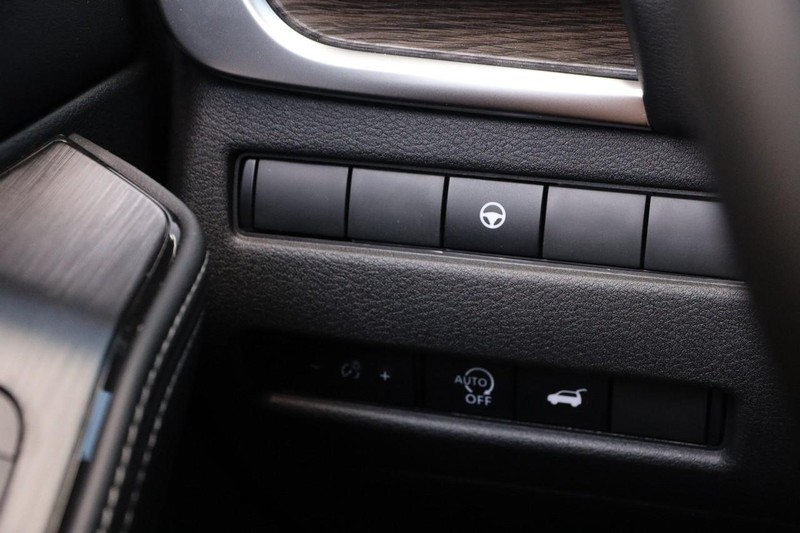 Nissan Rogue Vehicle Image 21