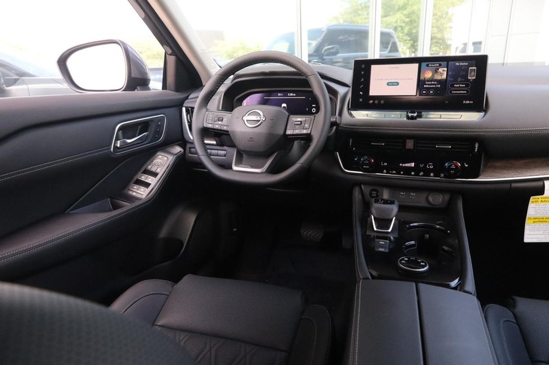 Nissan Rogue Vehicle Image 23