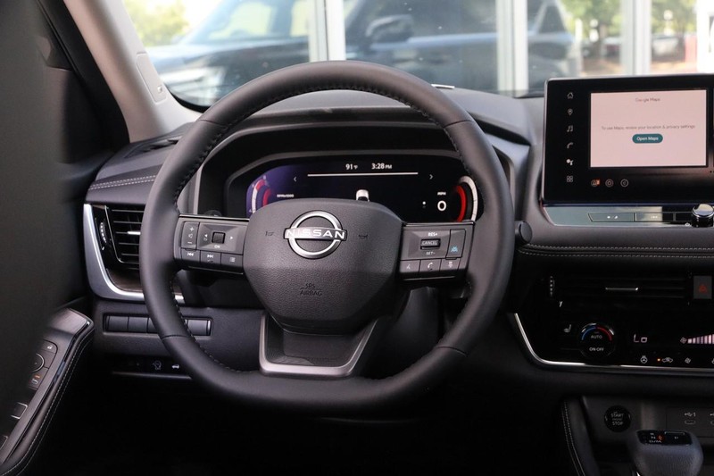 Nissan Rogue Vehicle Image 24