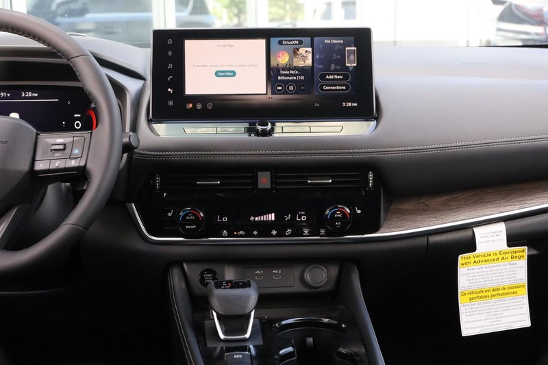 Nissan Rogue Vehicle Image 25