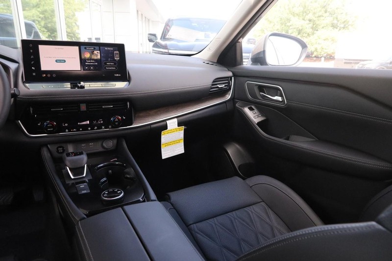 Nissan Rogue Vehicle Image 26