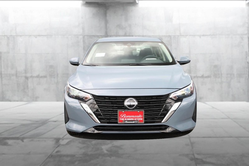 Nissan Sentra Vehicle Image 04