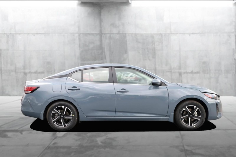 Nissan Sentra Vehicle Image 05