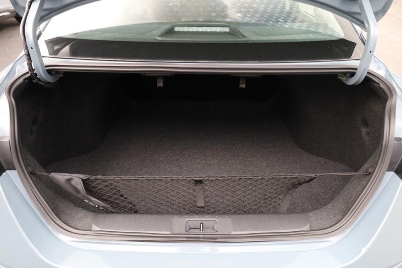 Nissan Sentra Vehicle Image 07