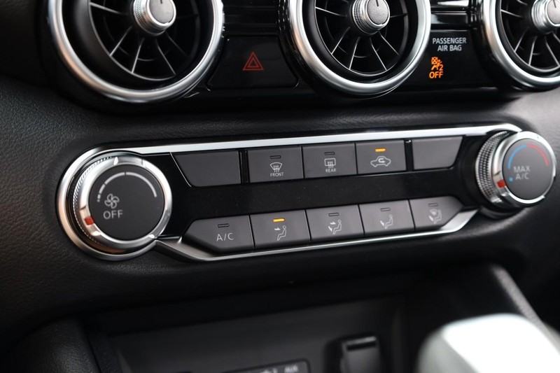 Nissan Sentra Vehicle Image 14