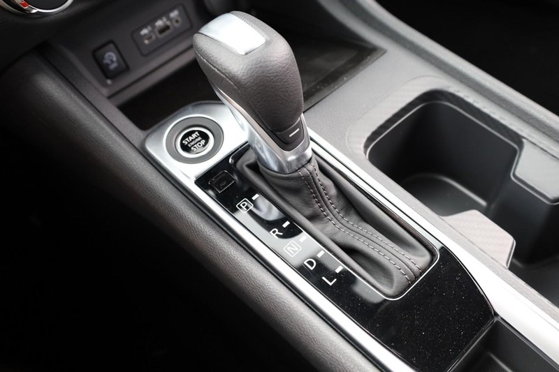 Nissan Sentra Vehicle Image 16