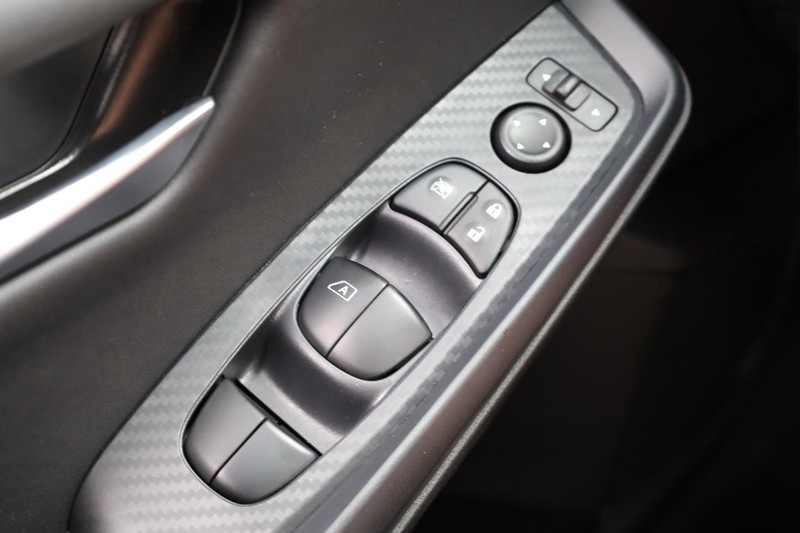 Nissan Sentra Vehicle Image 18