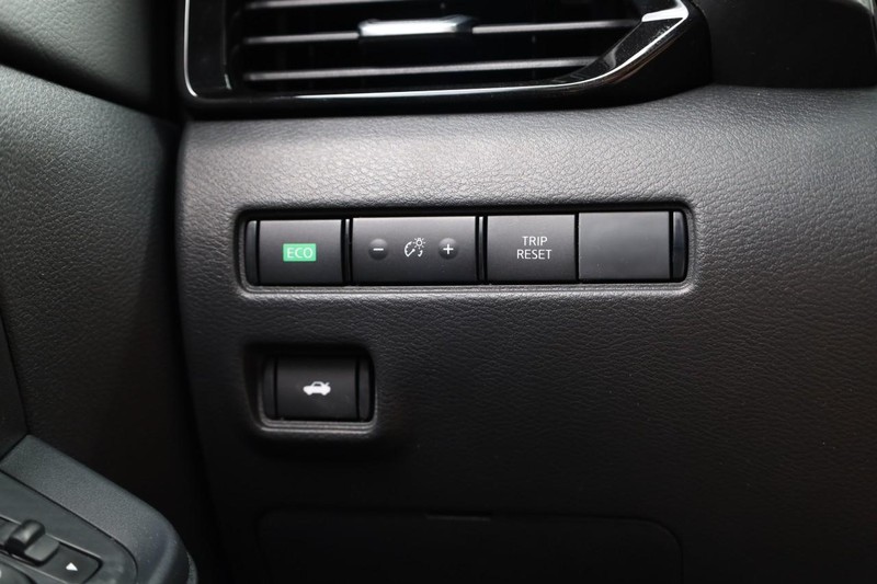 Nissan Sentra Vehicle Image 19