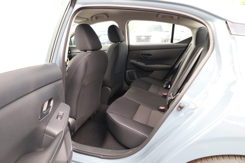 Nissan Sentra Vehicle Image 20