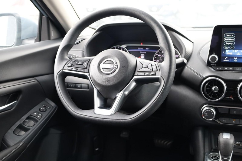 Nissan Sentra Vehicle Image 23