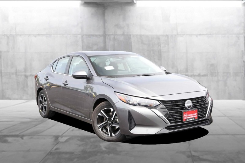Nissan Sentra Vehicle Image 02