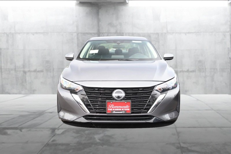 Nissan Sentra Vehicle Image 04