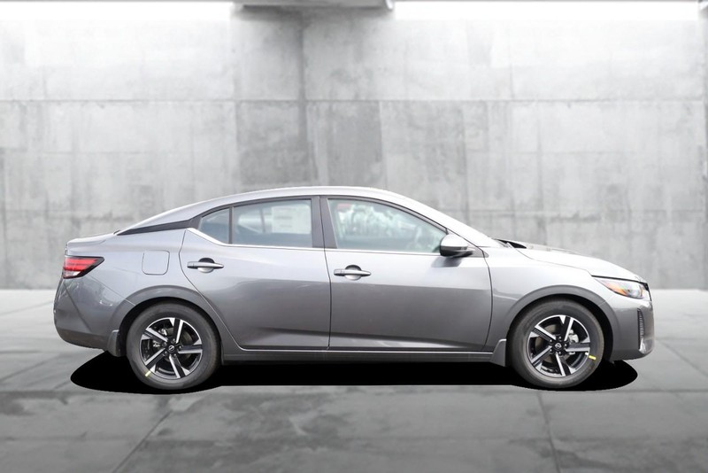 Nissan Sentra Vehicle Image 05