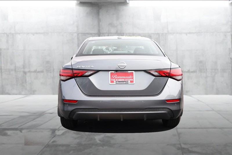 Nissan Sentra Vehicle Image 06