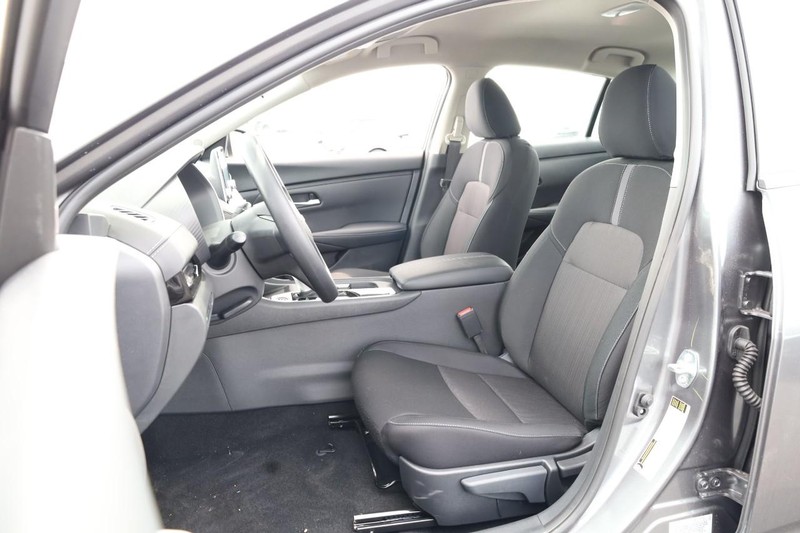 Nissan Sentra Vehicle Image 08