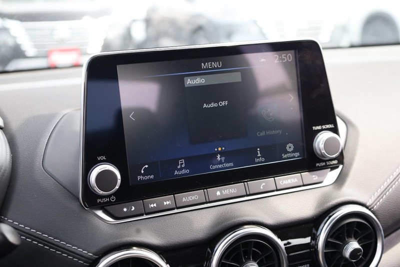 Nissan Sentra Vehicle Image 11