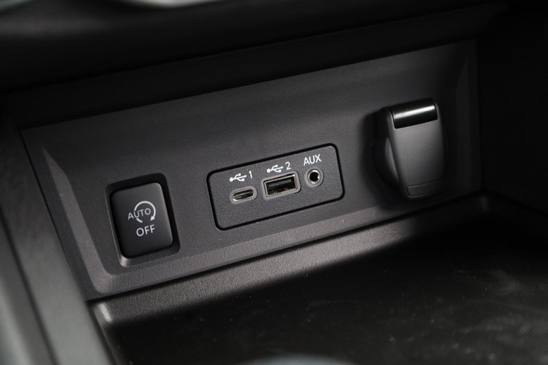 Nissan Sentra Vehicle Image 15
