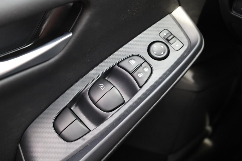 Nissan Sentra Vehicle Image 18