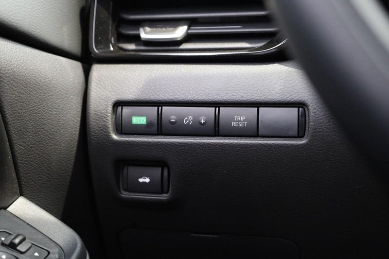 Nissan Sentra Vehicle Image 19