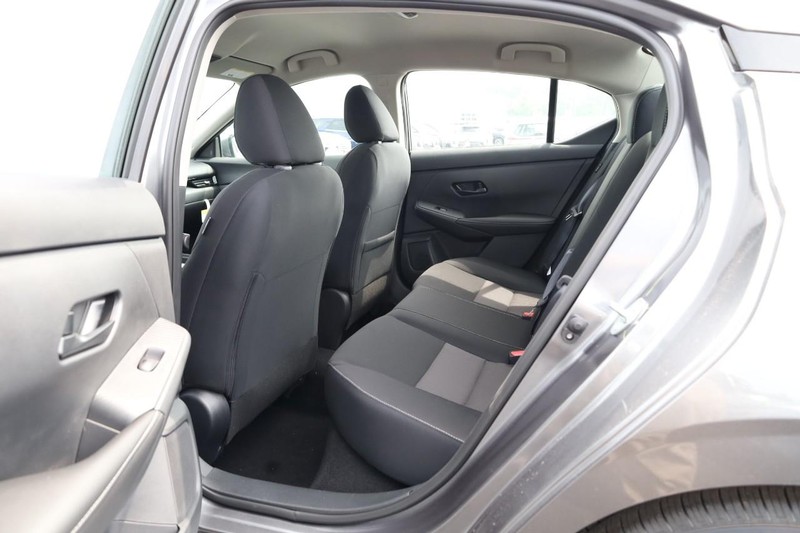 Nissan Sentra Vehicle Image 20