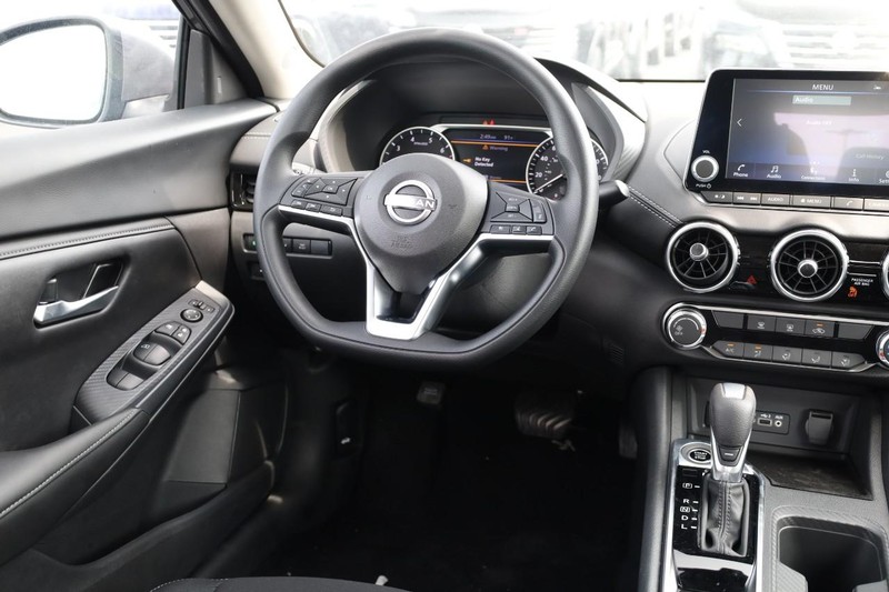 Nissan Sentra Vehicle Image 23
