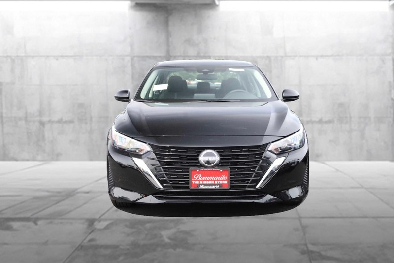 Nissan Sentra Vehicle Image 04