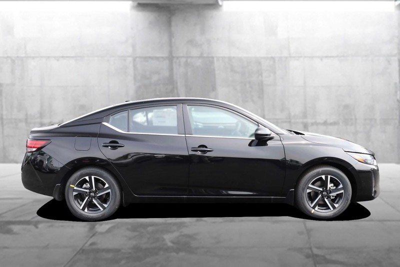 Nissan Sentra Vehicle Image 05