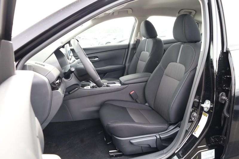Nissan Sentra Vehicle Image 08