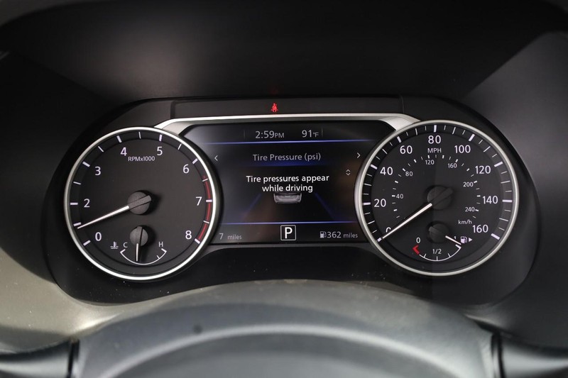 Nissan Sentra Vehicle Image 10