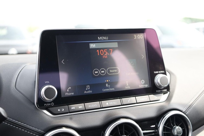 Nissan Sentra Vehicle Image 11