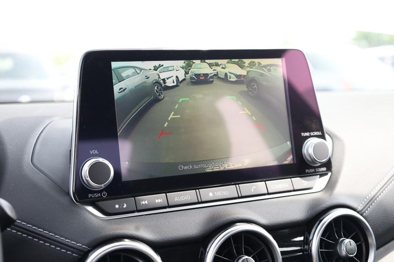 Nissan Sentra Vehicle Image 12